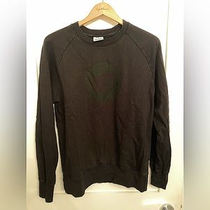 Crewneck sweatshirt.